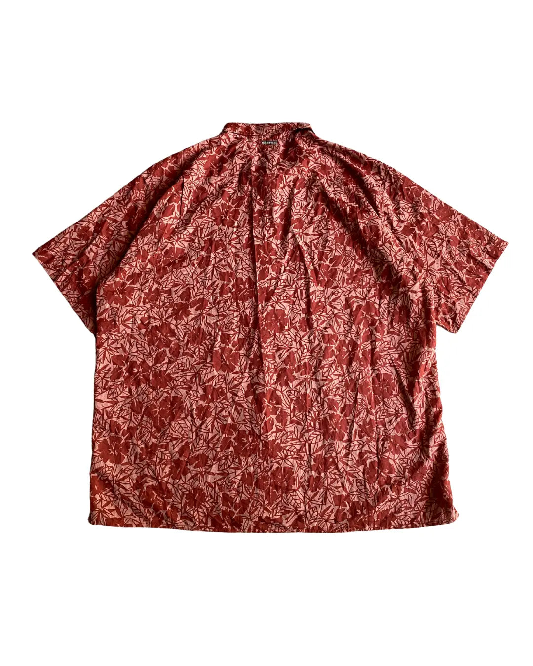 Camisa playera con detalles florales Coralu